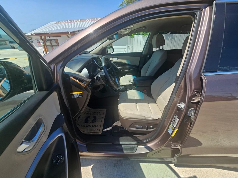 Hyundai Santa Fe Vehicle Image 10