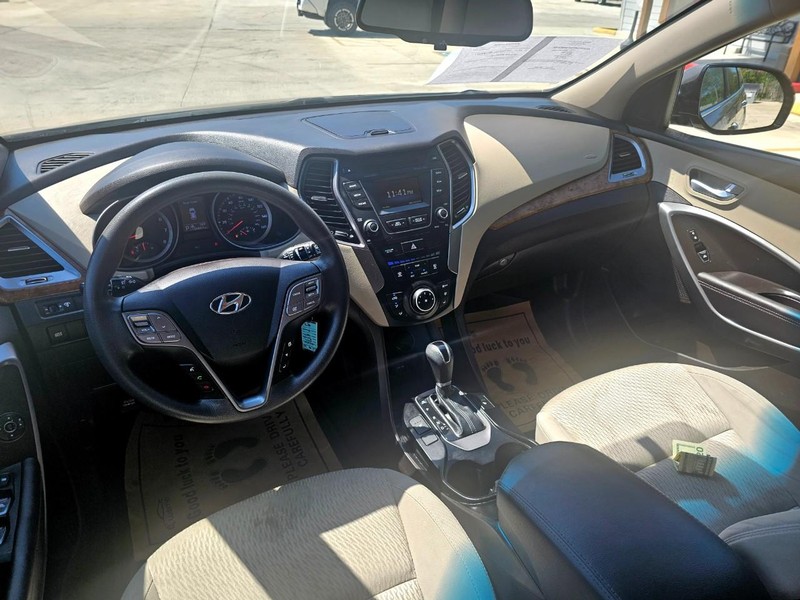 Hyundai Santa Fe Vehicle Image 14