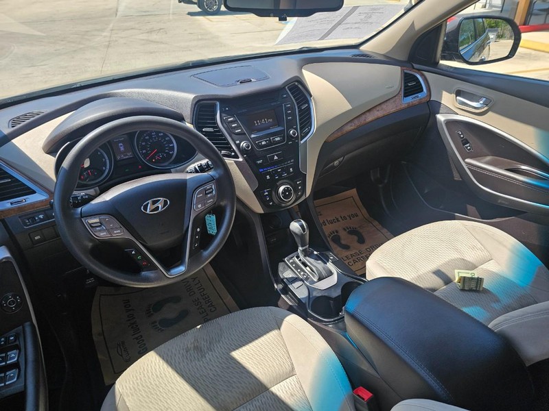 Hyundai Santa Fe Vehicle Image 15