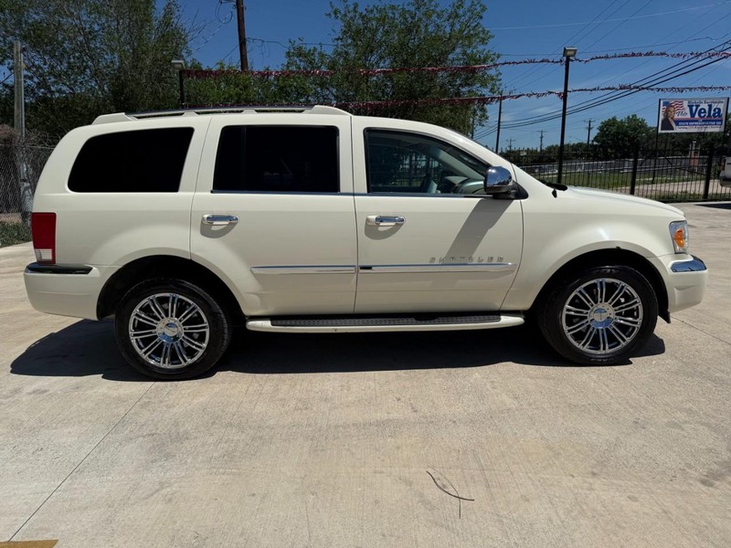 Chrysler Aspen Vehicle Image 06