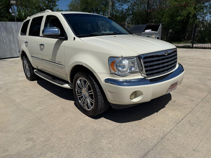 Chrysler Aspen Vehicle Image 07