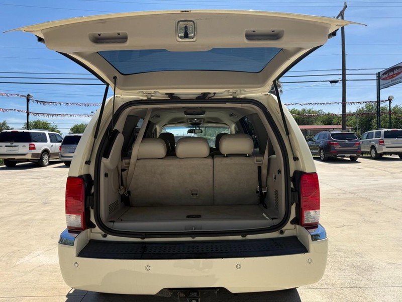 Chrysler Aspen Vehicle Image 19