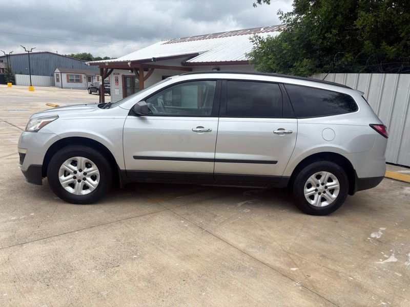 Chevrolet Traverse Vehicle Image 02