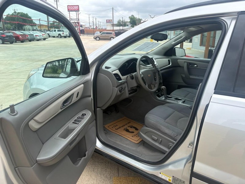 Chevrolet Traverse Vehicle Image 09