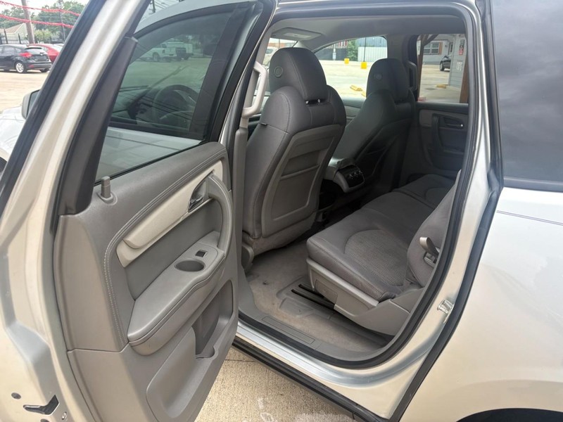 Chevrolet Traverse Vehicle Image 12