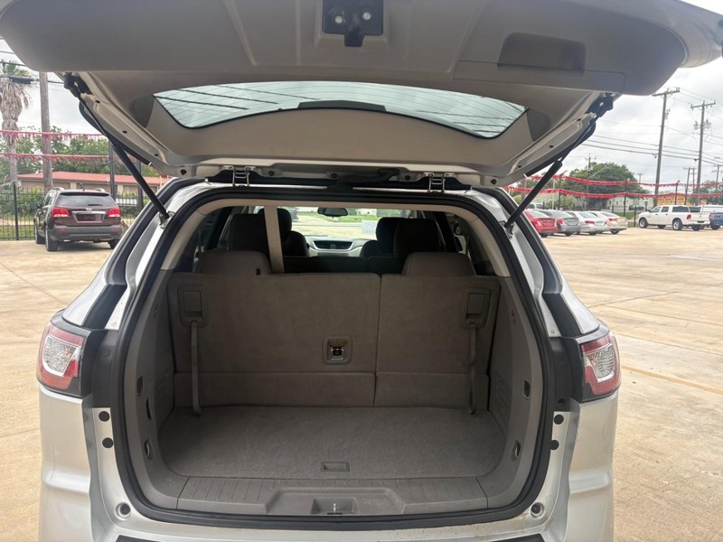 Chevrolet Traverse Vehicle Image 16