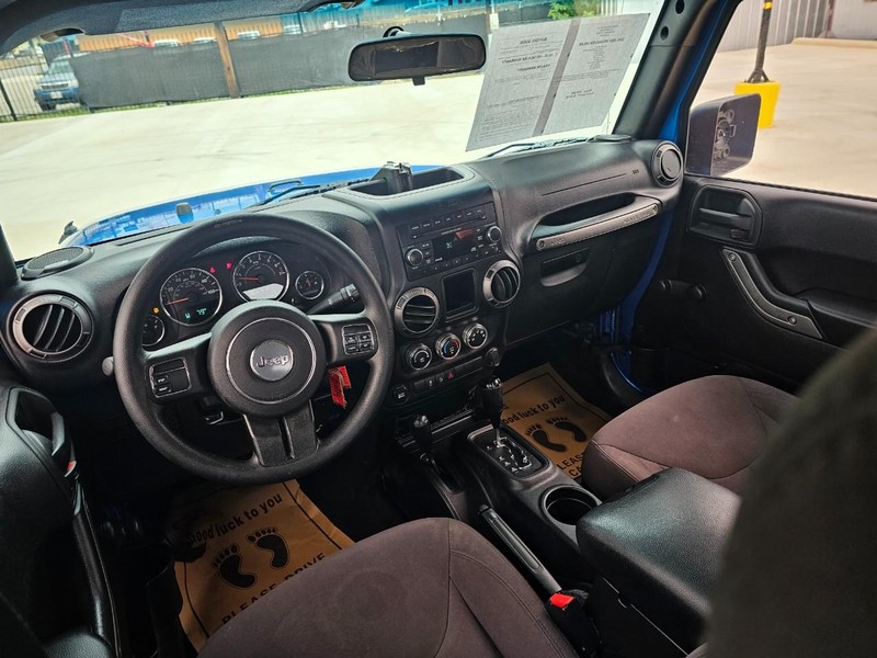Jeep Wrangler Unlimited Vehicle Image 16