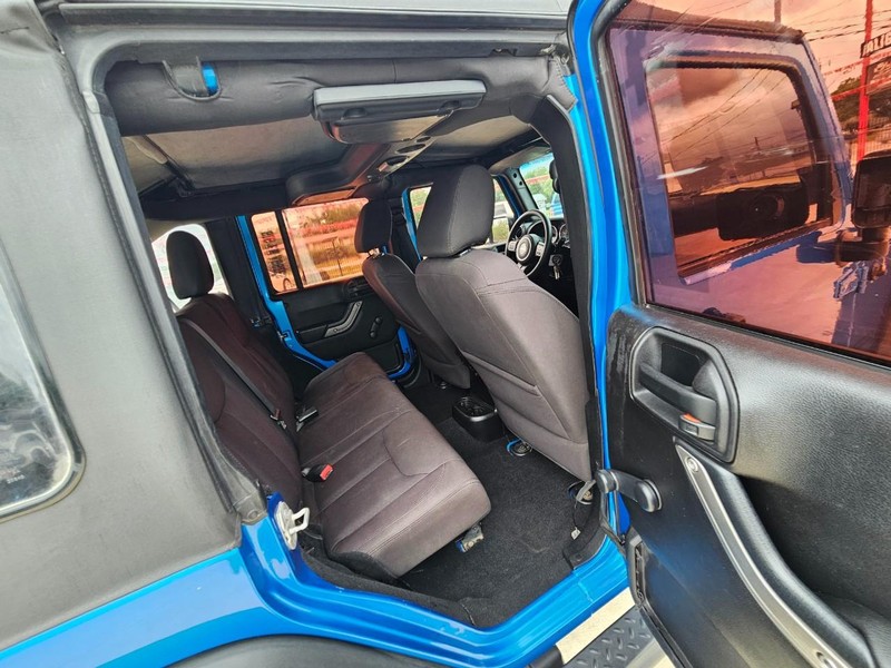 Jeep Wrangler Unlimited Vehicle Image 19