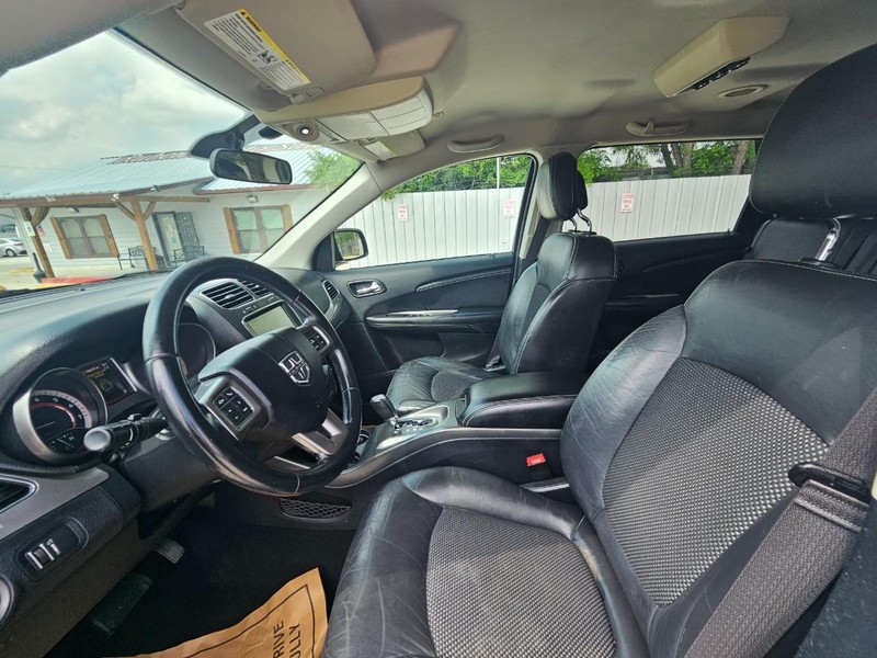 Dodge Journey Vehicle Full-screen Gallery Image 10