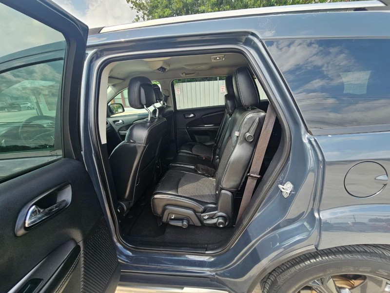 Dodge Journey Vehicle Full-screen Gallery Image 11
