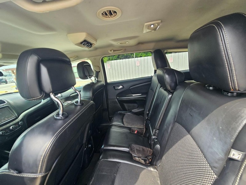 Dodge Journey Vehicle Full-screen Gallery Image 12