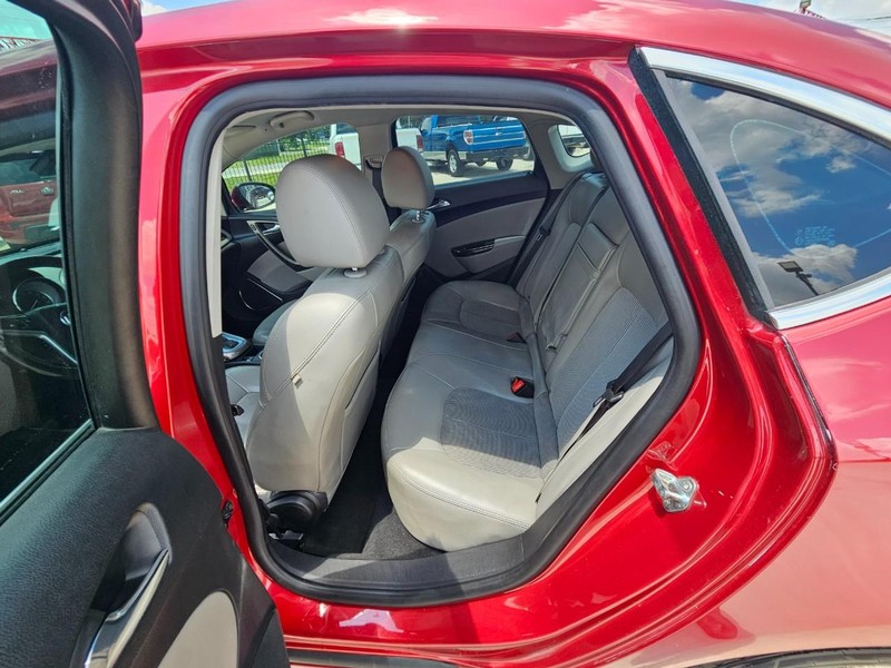Buick Verano Vehicle Image 11