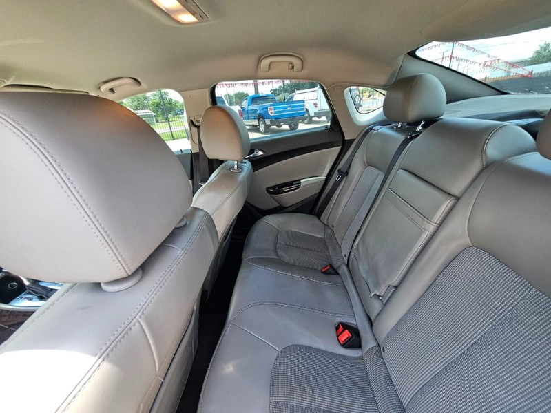 Buick Verano Vehicle Image 12