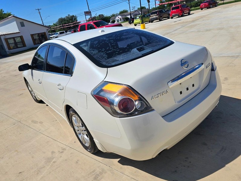 Nissan Altima Vehicle Image 03