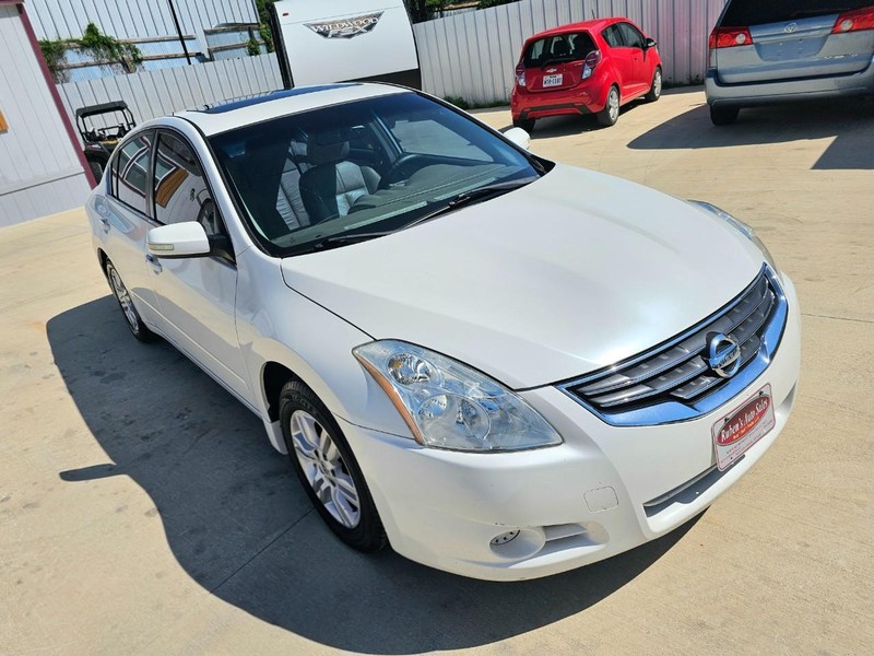 Nissan Altima Vehicle Image 07