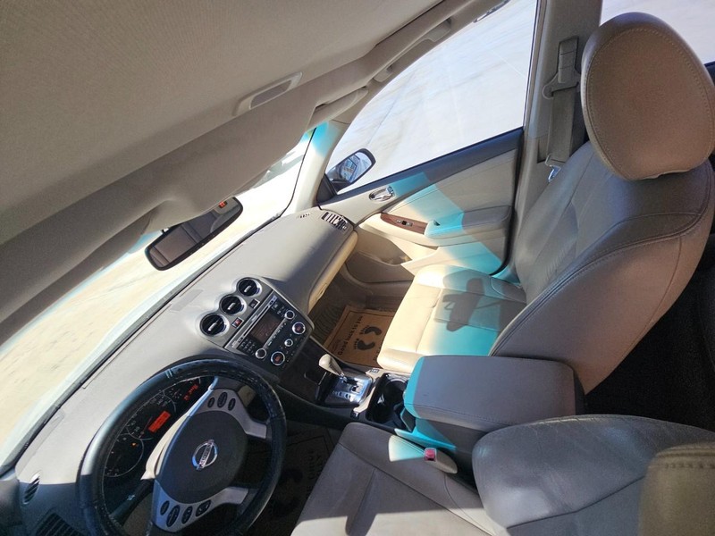 Nissan Altima Vehicle Image 14