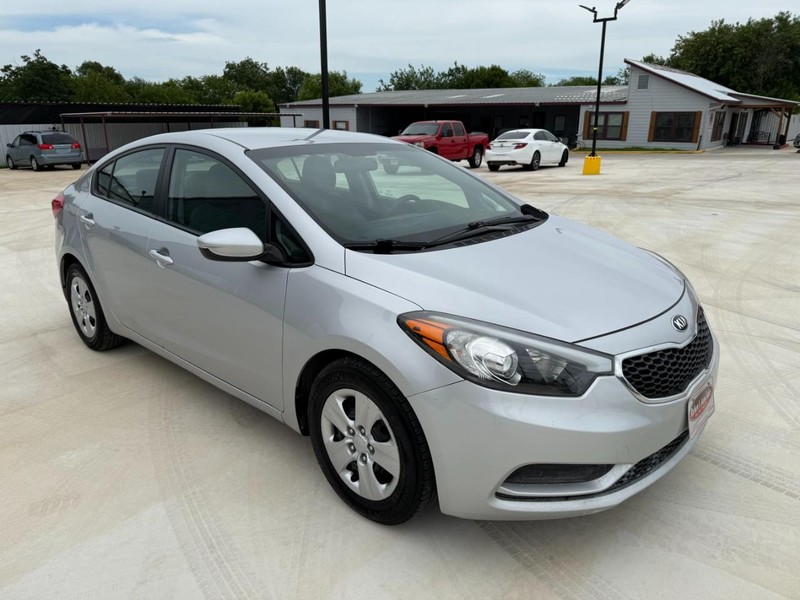 Kia Forte Vehicle Image 07
