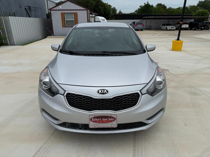 Kia Forte Vehicle Image 08
