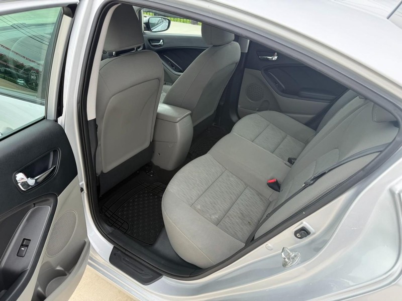Kia Forte Vehicle Image 14