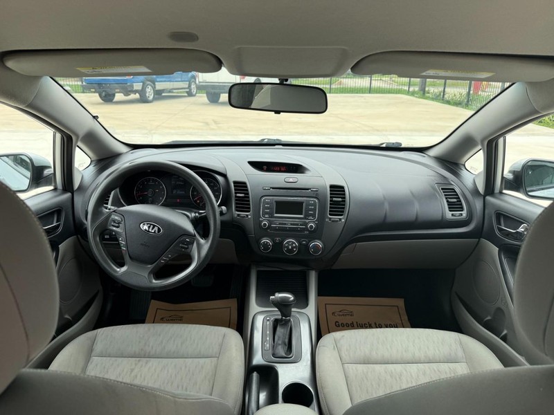 Kia Forte Vehicle Image 17