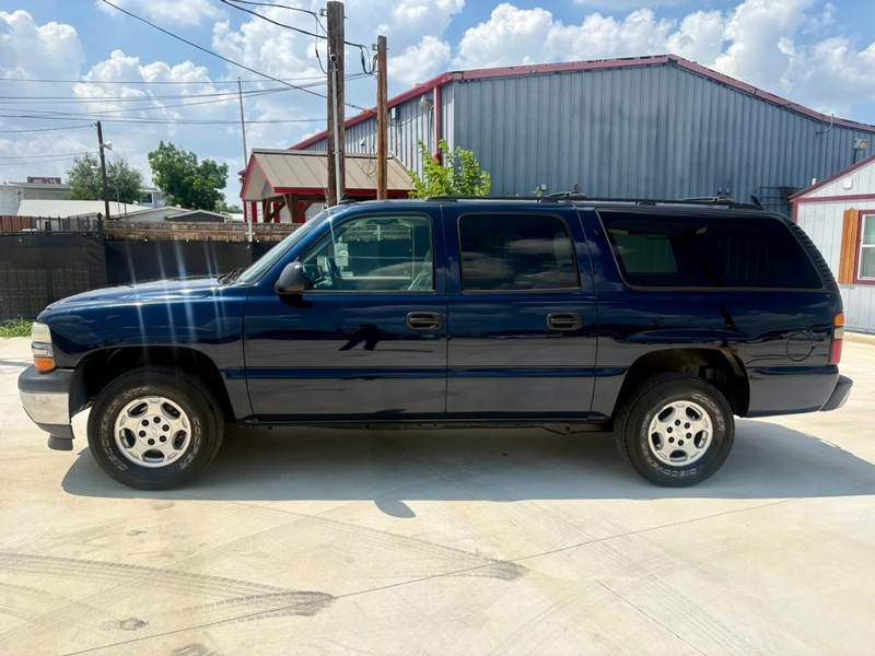 Chevrolet Suburban Vehicle Image 02