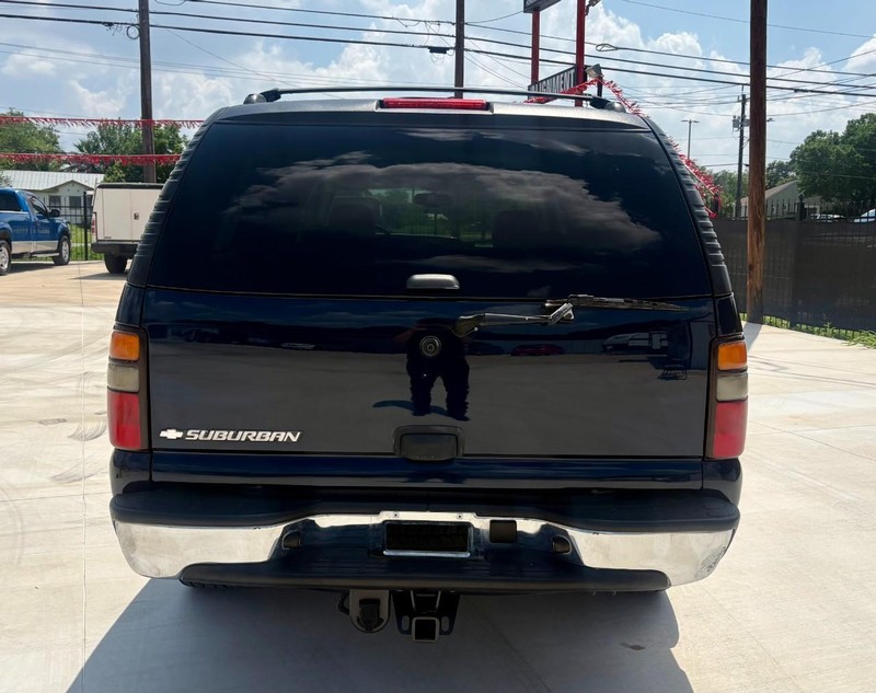 Chevrolet Suburban Vehicle Image 04
