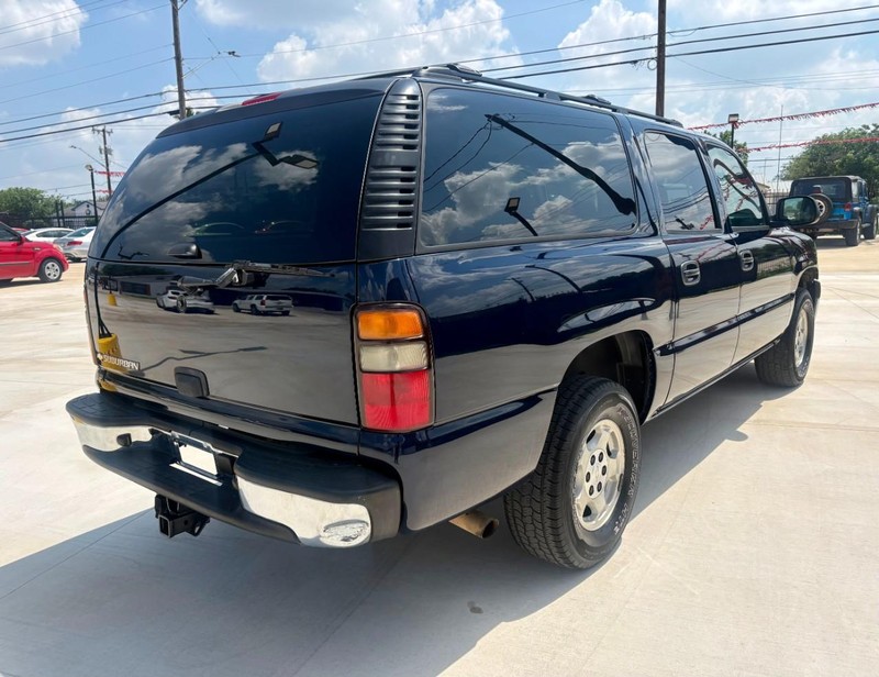Chevrolet Suburban Vehicle Image 05