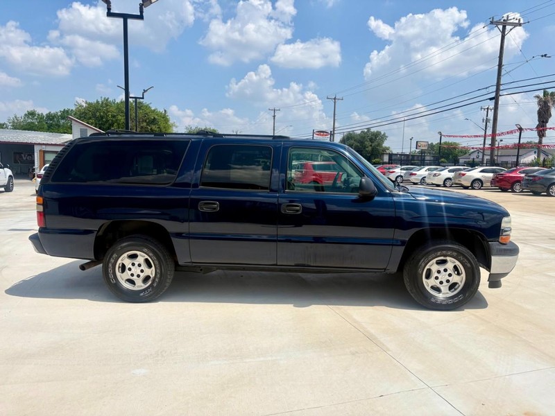 Chevrolet Suburban Vehicle Image 06