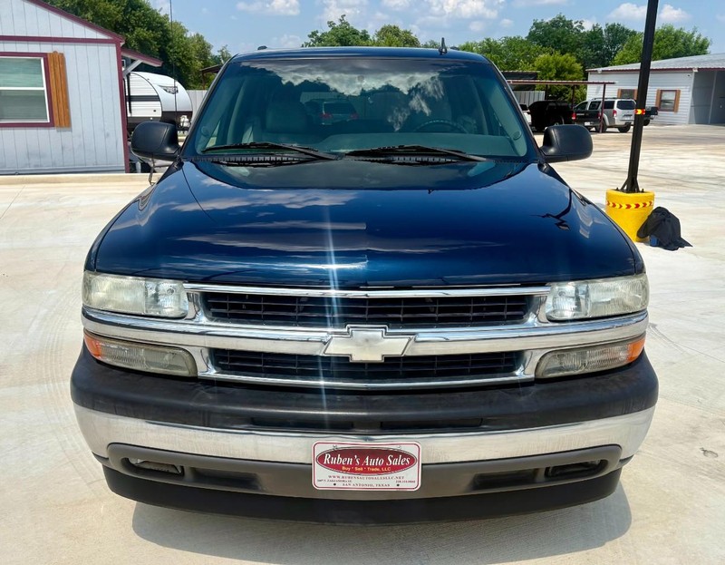 Chevrolet Suburban Vehicle Image 08
