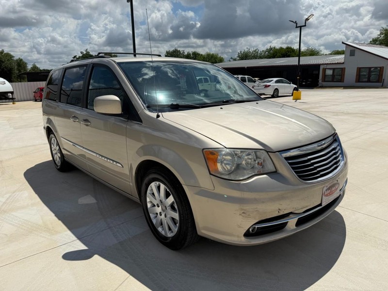 Chrysler Town & Country Vehicle Image 07