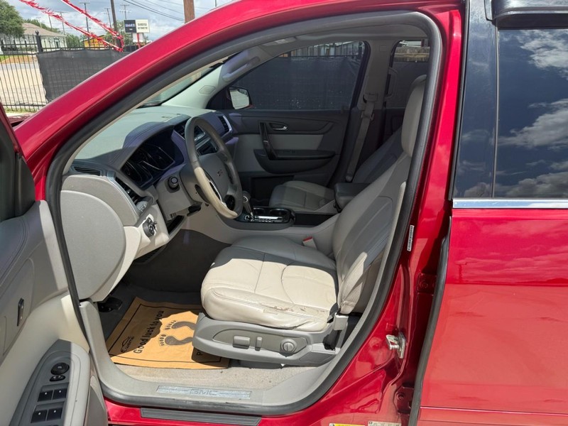 GMC Acadia Vehicle Image 10