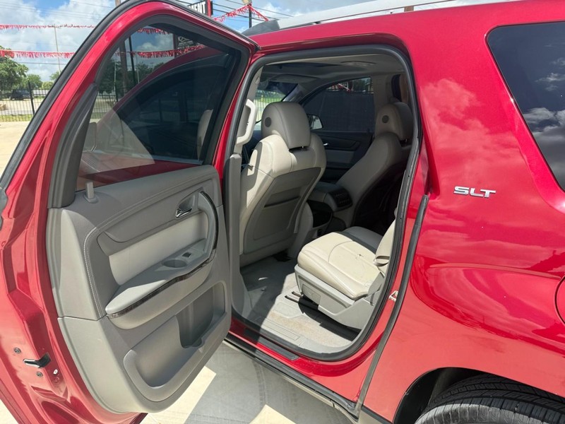 GMC Acadia Vehicle Image 13
