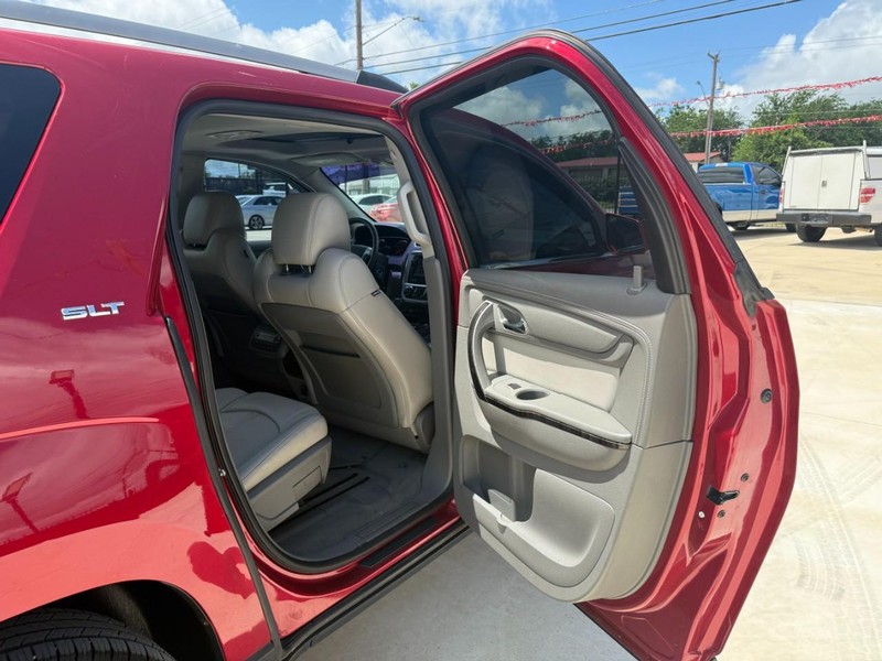 GMC Acadia Vehicle Image 15