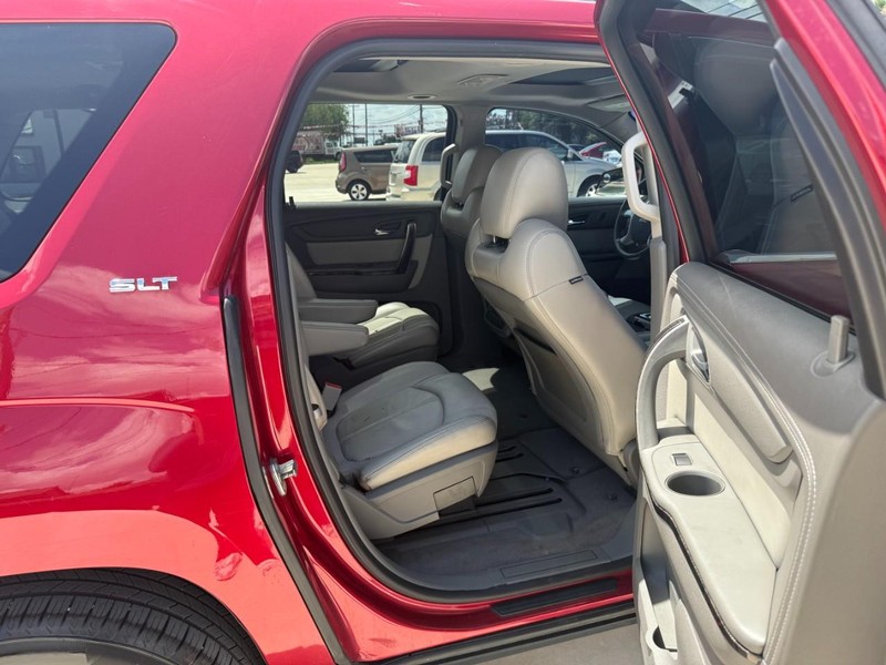 GMC Acadia Vehicle Image 16