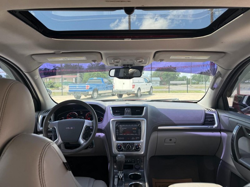 GMC Acadia Vehicle Image 18