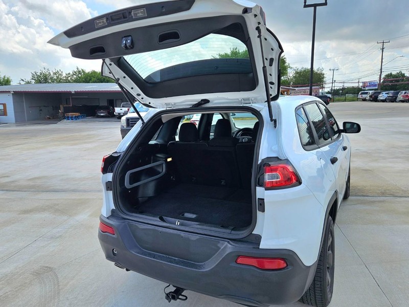 Jeep Cherokee Vehicle Image 05
