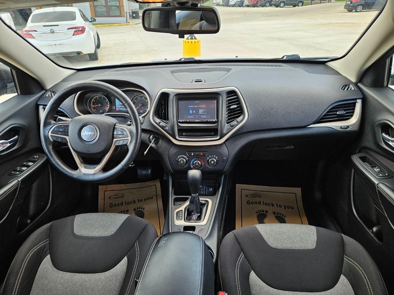 Jeep Cherokee Vehicle Image 19