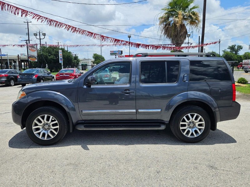 Nissan Pathfinder Vehicle Image 02