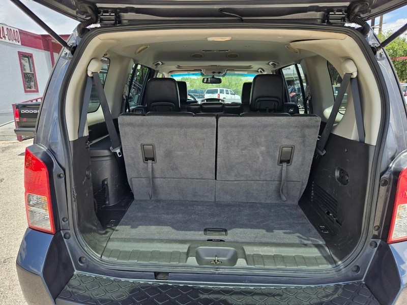 Nissan Pathfinder Vehicle Image 06