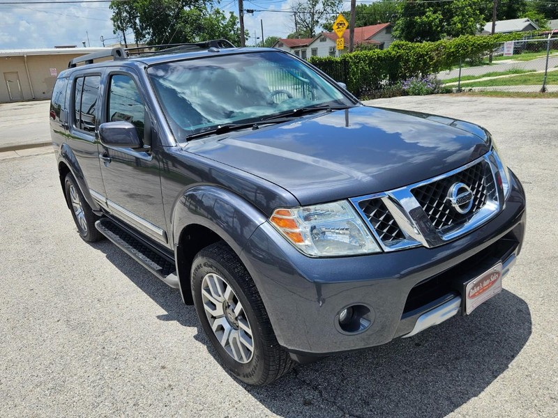 Nissan Pathfinder Vehicle Image 09