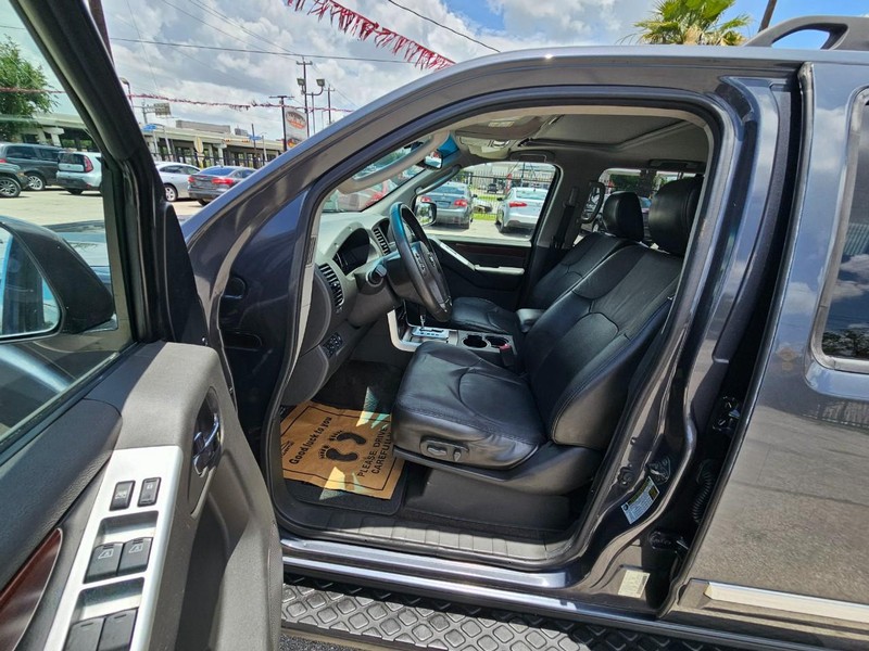 Nissan Pathfinder Vehicle Image 11