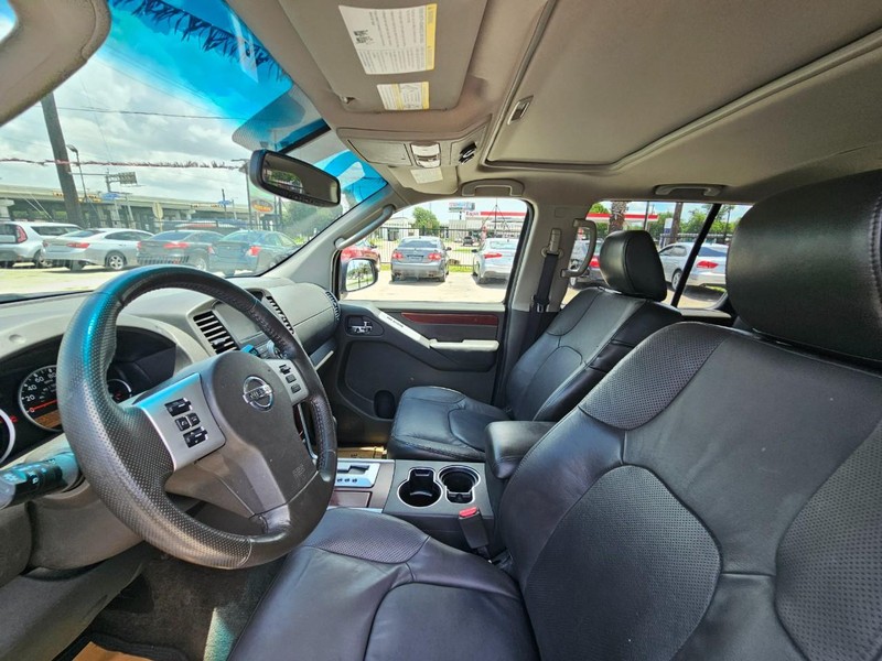 Nissan Pathfinder Vehicle Image 12