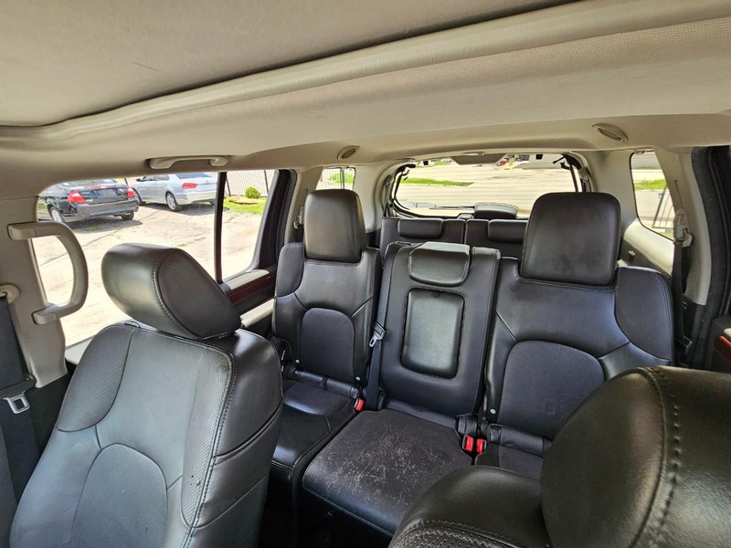 Nissan Pathfinder Vehicle Image 16