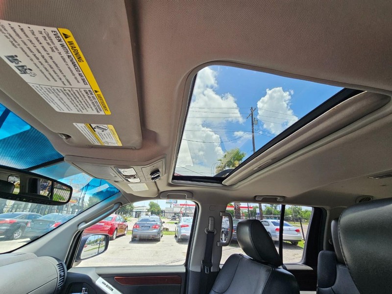 Nissan Pathfinder Vehicle Image 17