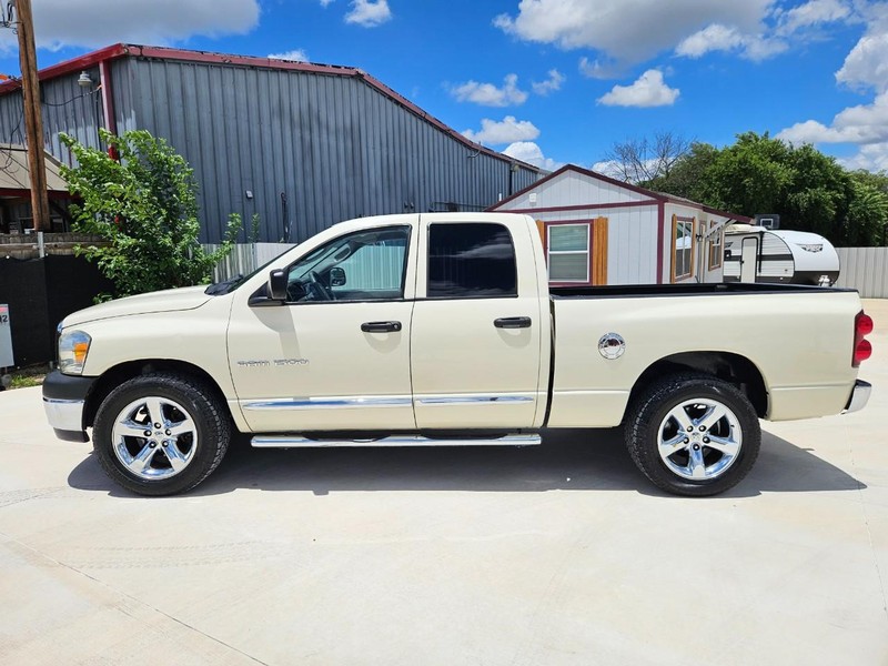 Dodge Ram 1500 Vehicle Image 02