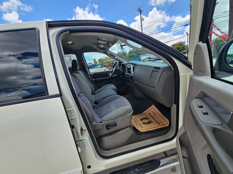 Dodge Ram 1500 Vehicle Image 14