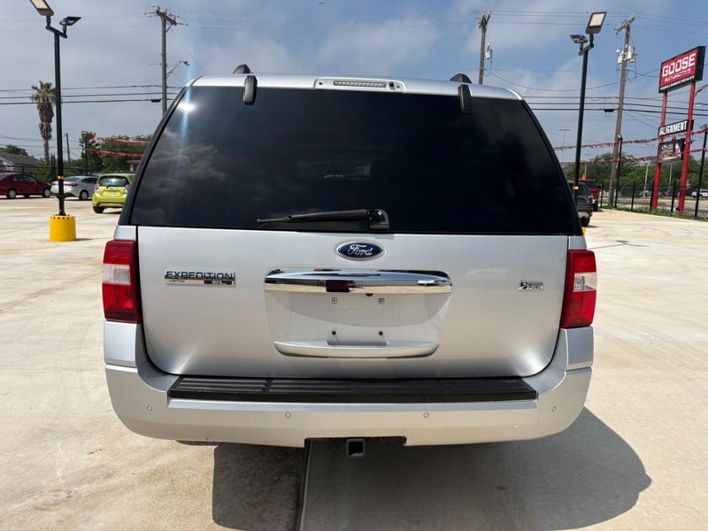 Ford Expedition EL Vehicle Image 04