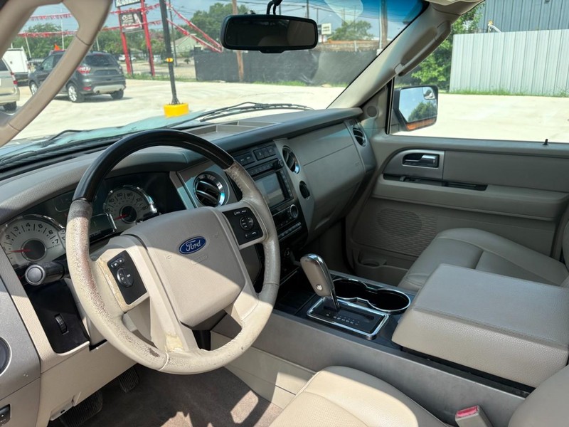Ford Expedition EL Vehicle Image 10