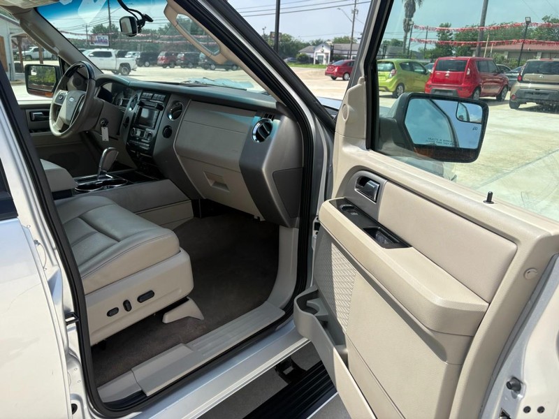 Ford Expedition EL Vehicle Image 13