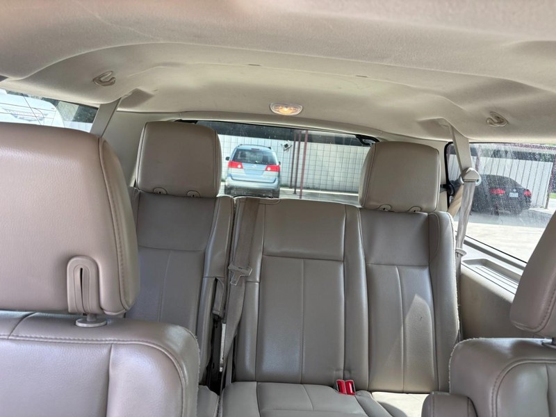 Ford Expedition EL Vehicle Image 14